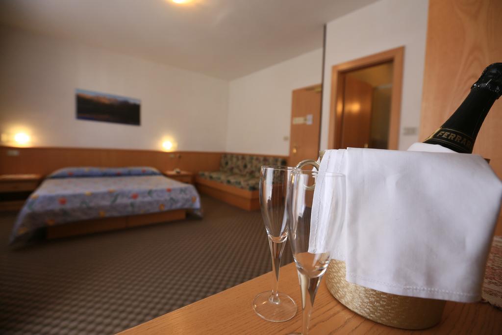 Hotel Miramonti Vigo di Fassa Bagian luar foto